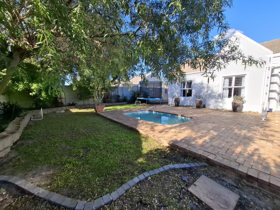 To Let 4 Bedroom Property for Rent in Sunningdale Western Cape